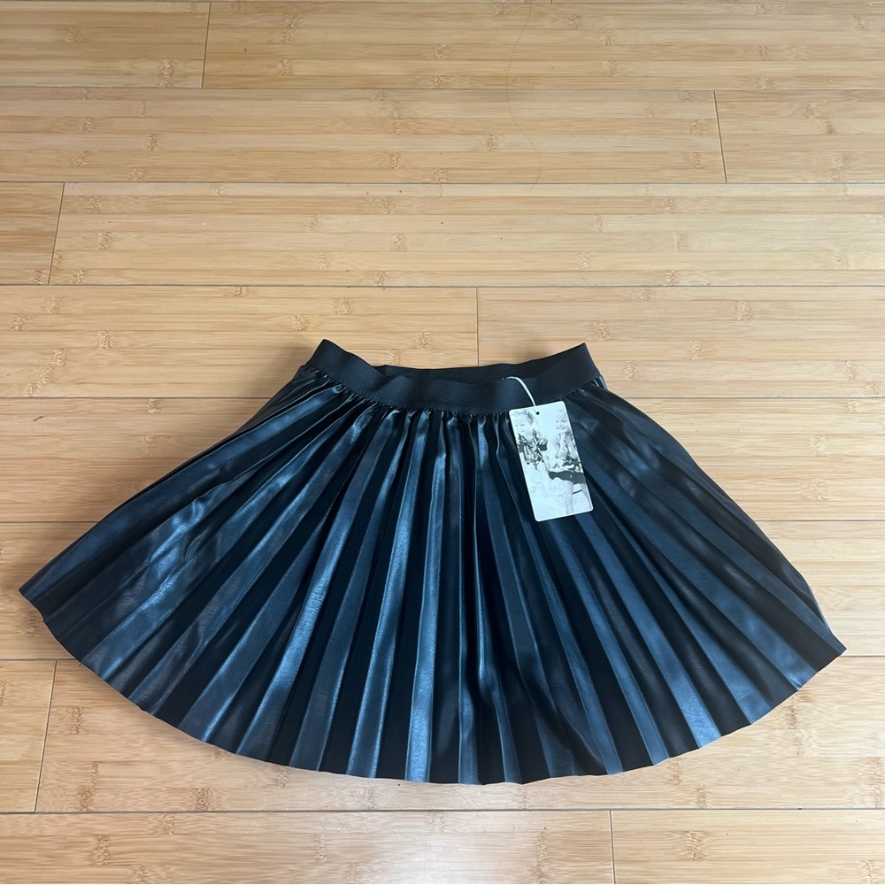 Hannah Banana black pleather pleated skirt 🖤 NWT